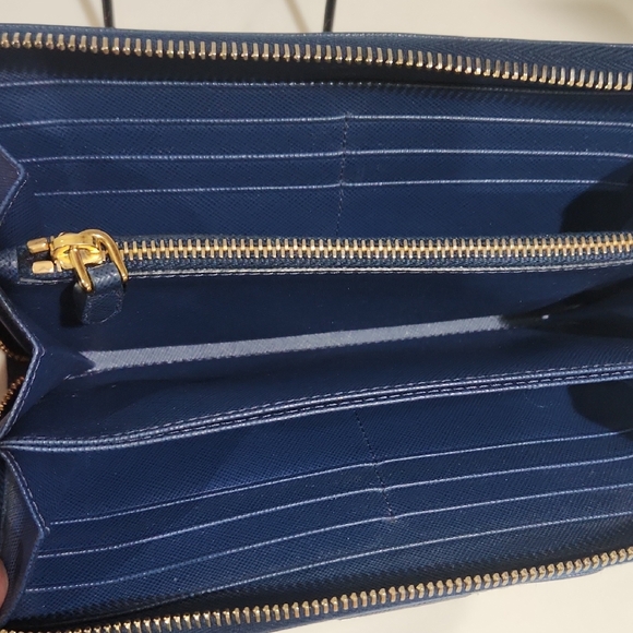 Prada Blue Wallet Like new! All inclusive - Picture 5 of 11